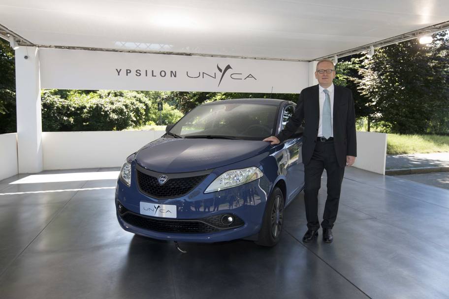 Pietro Nardi, responsabile per il mercato Italia dei brand Abarth, Fiat e Lancia, con la Ypsilon Unica. LaPresse 